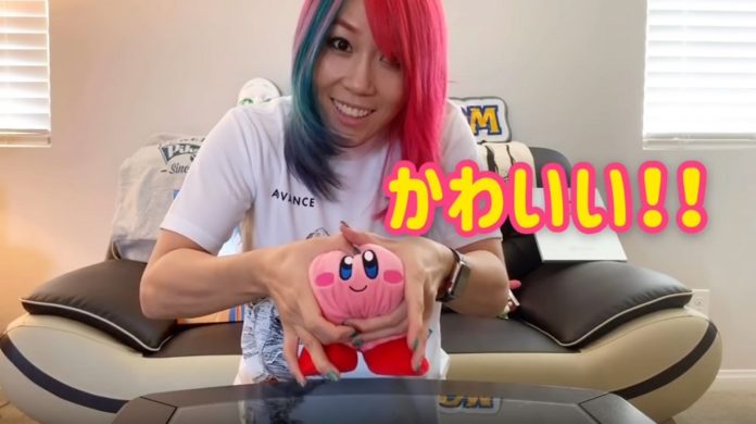 Commencez votre dimanche avec Asuka de la WWE aux prises avec un Kirby dansant
