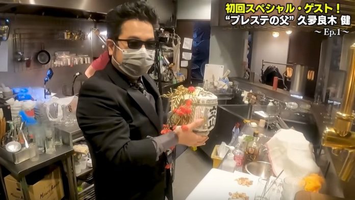 Katsuhiro Harada de Tekken fait ses débuts dans la série d'interviews glacées `` Harada's Bar ''
