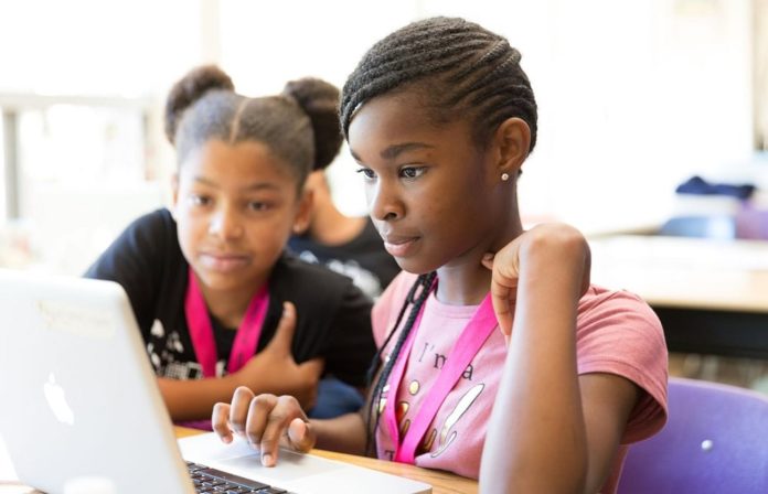 L'ESA lance une initiative conjointe d'un million de dollars avec Black Girls Code
