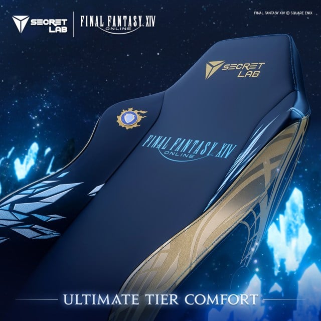 Chaise FFXIV x Secret Lab, montrant de près le logo et les couleurs bleu foncé et or