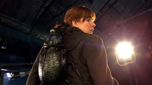 Donna avec sa Beetle dans Turn Left, l'un des meilleurs épisodes de Doctor Who écrit par Russel T Davies