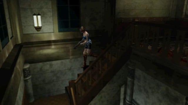 Resident Evil 3 Nemesis : Jill Valentine descendant les escaliers du service de police de Raccoon.