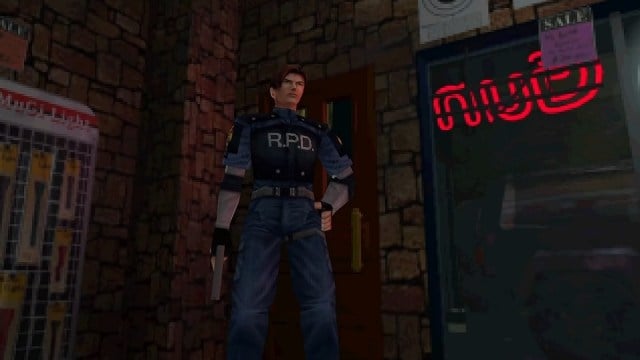 Resident Evil 2 (1998) - Leon Kennedy est bouche bée dans un magasin d'armes.