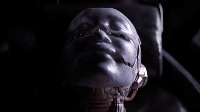Une image teaser du flux Destiny 2 Future, montrant une personne avec un look biotechnologique et une peau violette craquelée