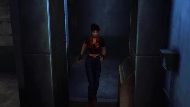 Resident Evil Code Veronica : Claire Redfield courant dans un couloir sombre.