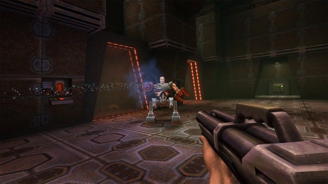 Quake 2 : le joueur pointe le Super Shotgun sur un Strogg Gladiator dans la prison.