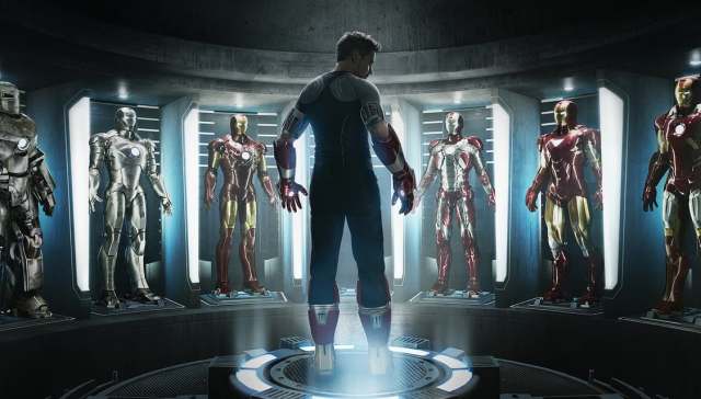 Tony et ses costumes Iron Man