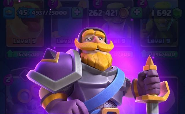 Une capture d'écran de l'évolution de la carte du chevalier dans Clash Royale