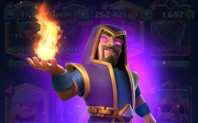 Une capture d'écran de l'évolution des cartes du sorcier dans Clash Royale