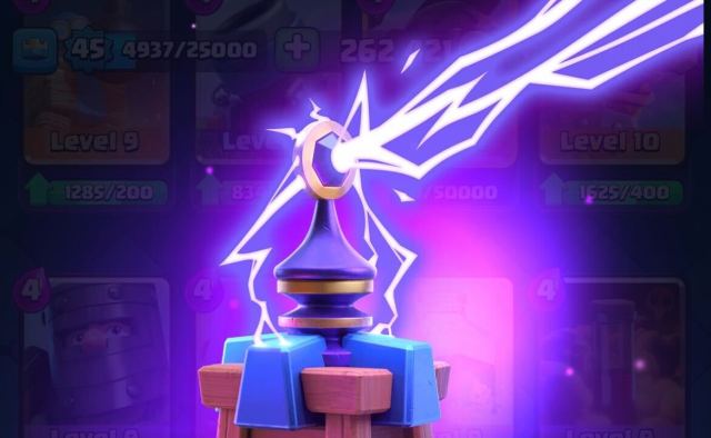 Une capture d'écran de l'évolution de la carte de Tesla dans Clash Royale