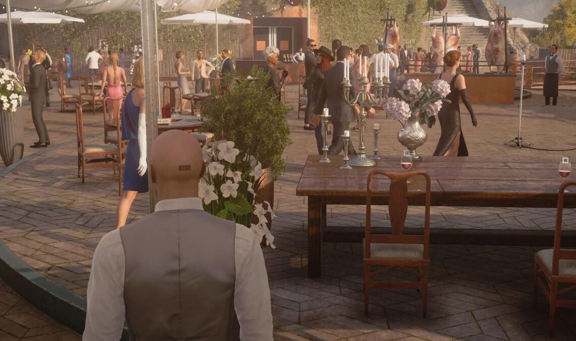 agent 47 stalking target in mendoza in hitman world of assassination