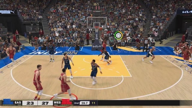 LeBron prêt à marquer avec un alley-oop dans NBA 2K25. 